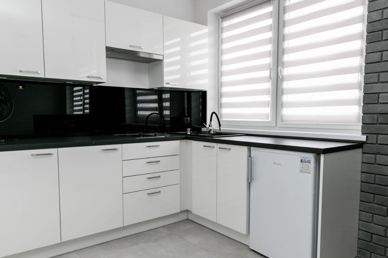 Apartament Z Lozem Malzenskim - Bezplatny Parking Poznan Exterior foto