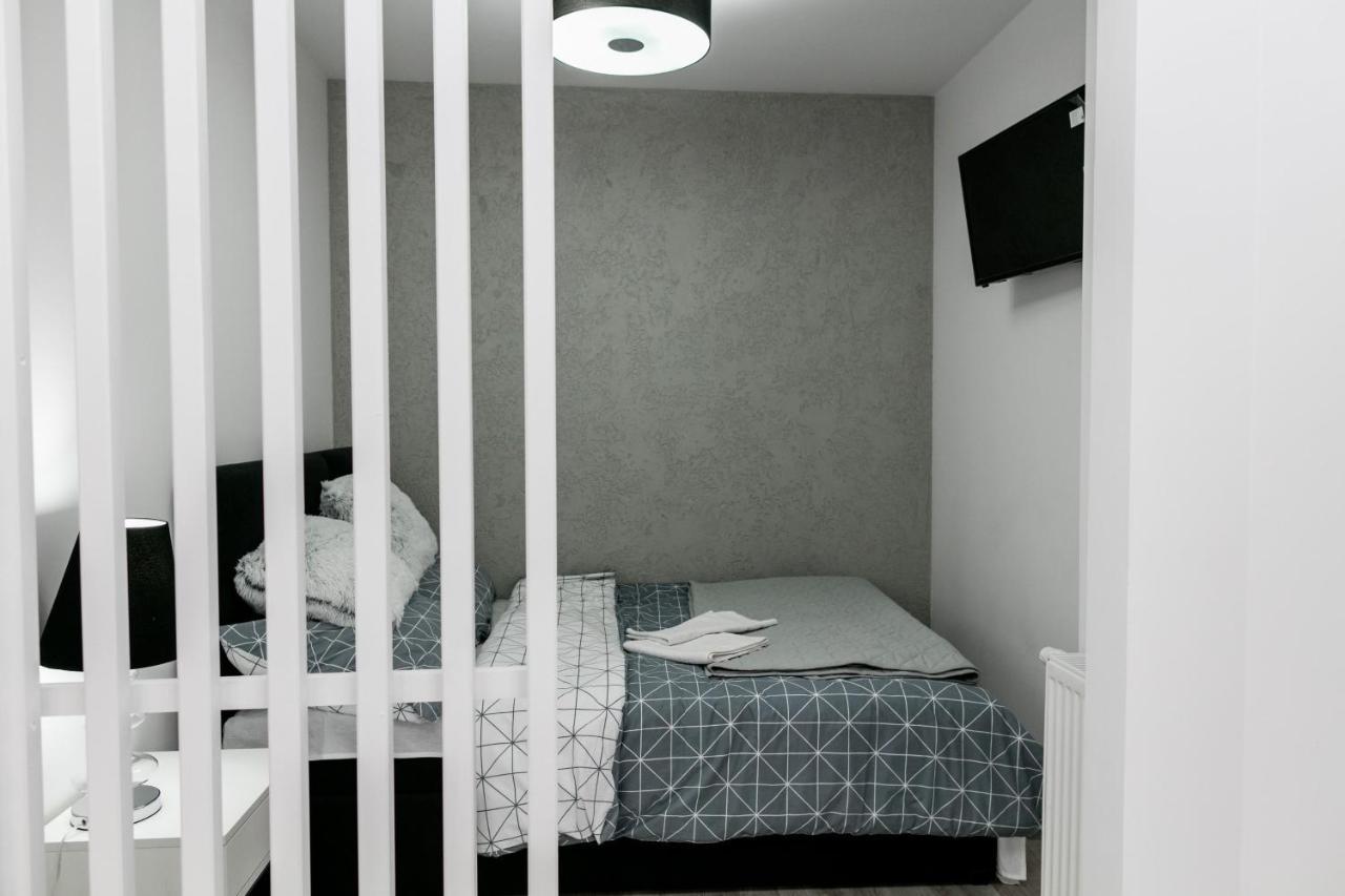 Apartament Z Lozem Malzenskim - Bezplatny Parking Poznan Exterior foto
